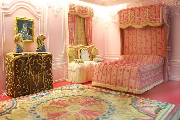 victorian-gingerbread-bedroom-biscuiteers