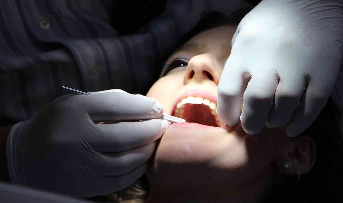 Merawat Gigi Dapat Membantu Mencegah Radang Sendi dan Nyeri Sendi
