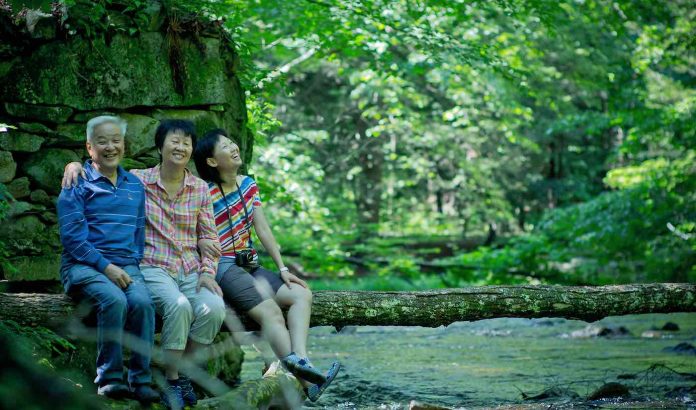 parents family love river nature happy-cc-L.F.Lee