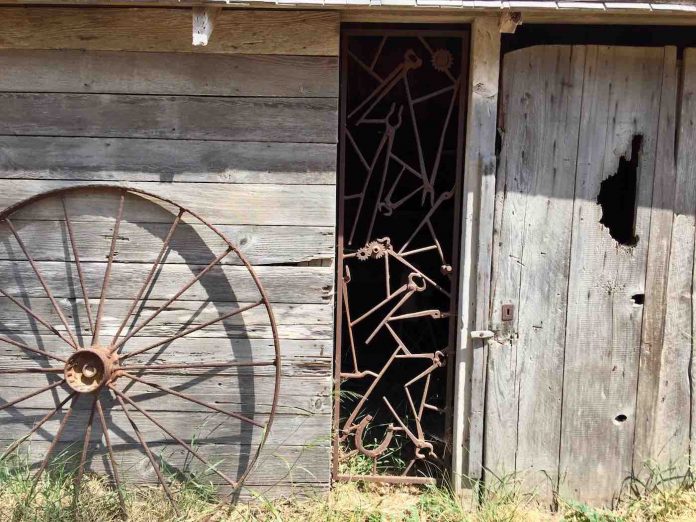 rusty wagon wheel metal sculpture aging farm-GWC