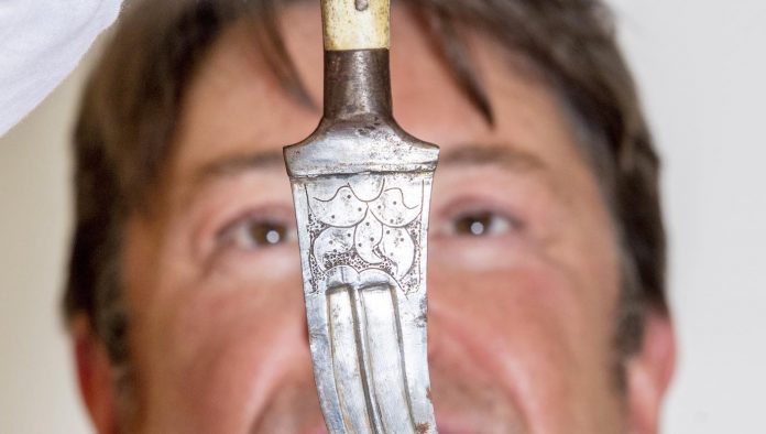 Lawrence of Arabia knife-SWNS