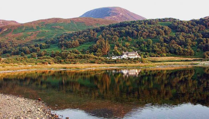 Scotland Loch:Scottish Lake and Tree Wilderness-Public Domain