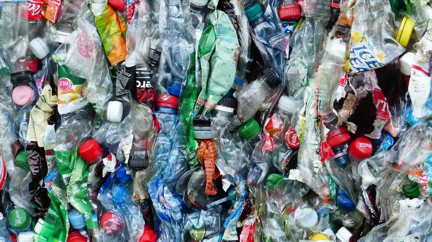 Ilmuwan Texas Telah Menciptakan Protein yang Menghancurkan Botol Plastik