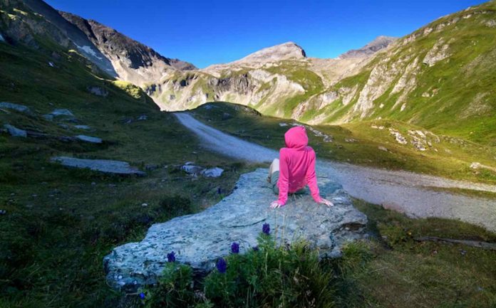 girl at mountains view alone pink dream-cc-Martin Gommel