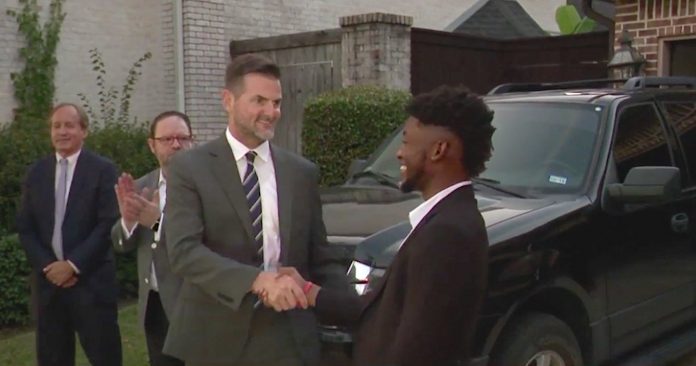 hotel employee honored by beaumont texas for flood heroics-video-screenshot-KFDM