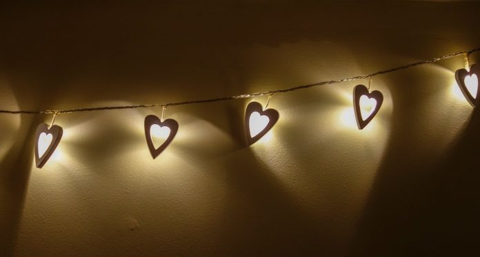 light in hearts-decoration-cc-lovestruck.