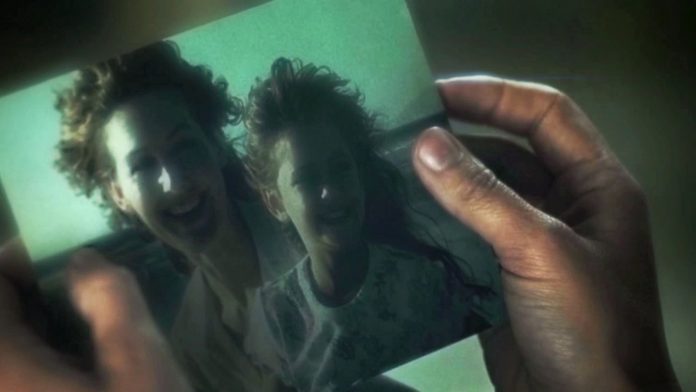 holding photo-memories-longing-goodbye-cc-Valeri Pizhanski