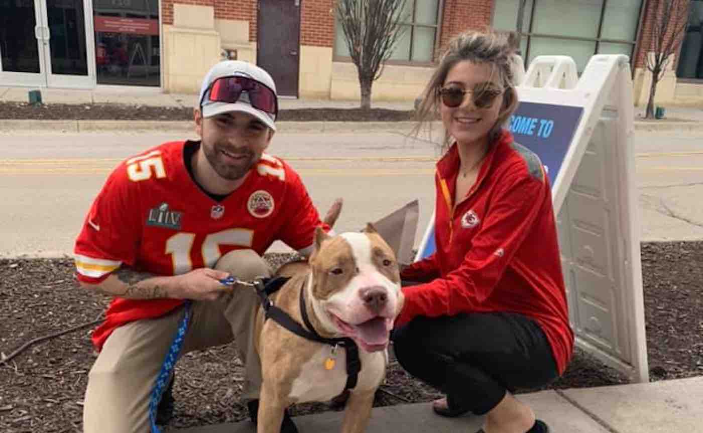 Chiefs Player Merayakan Kemenangan Super Bowl Dengan Menutupi Biaya Adopsi untuk 109 Shelter Animals