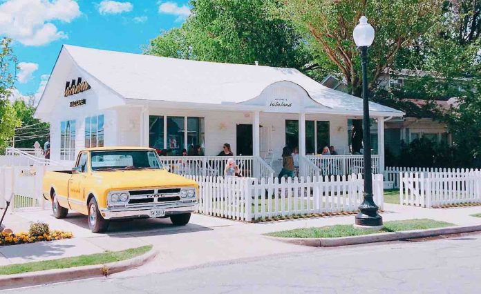 La La Land Kind Cafe-Facebook