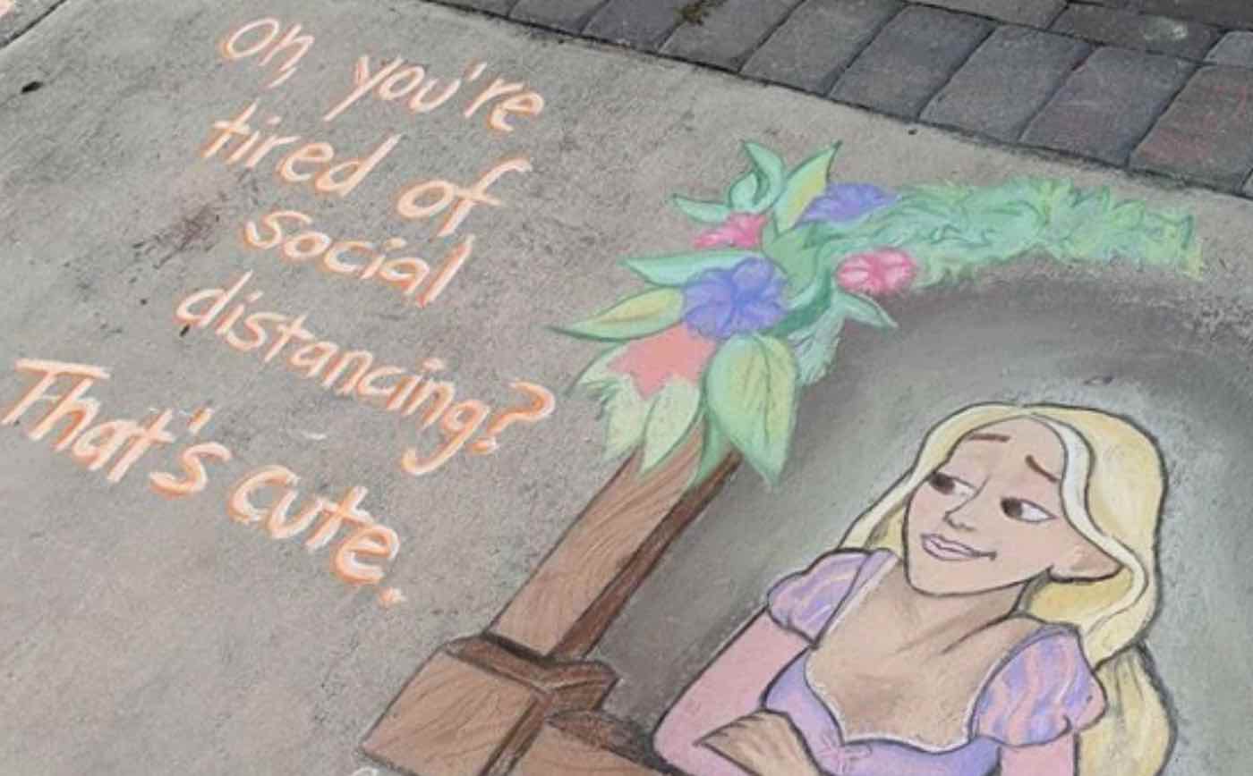 Mom Has Been Bringing Joy To Neighbors By Drawing Amusing Chalk Cartoons On Her Sidewalk