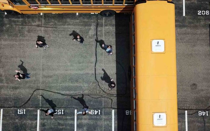 Bus Drivers Waving-Jim Barrett : Loveland High Schools Screenshot