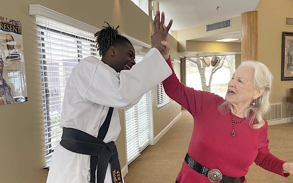Pakar Karate Berusia 15 Tahun Mengajarkan Pindah ke Senior – dan Hasilnya Adalah Emas Murni