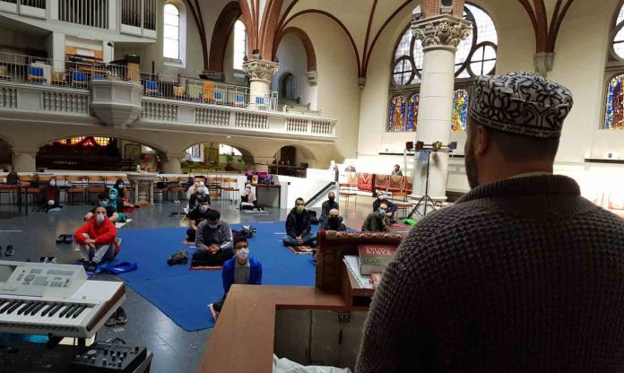 Muslims in Church-Dar Assalam Facebook