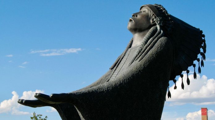 native american sculture in albequrque-GWC
