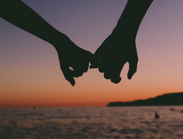 holding hands pinkies love sunset ocean marriage-pubdomain Valentin Antonucci