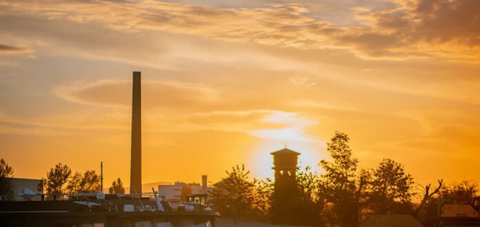smoke stack shut down-pubdomain-cmophotoDOTnet
