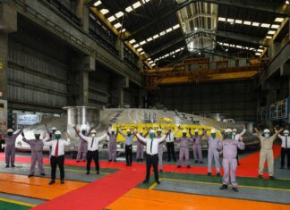 ITER workers unveil lid in 2020