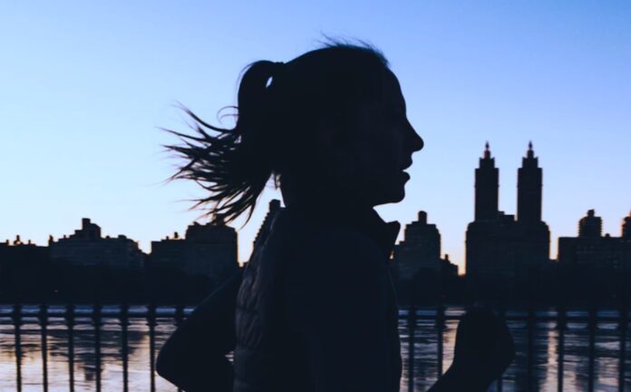 woman running jogging-river-pubdomain-Zac Ong