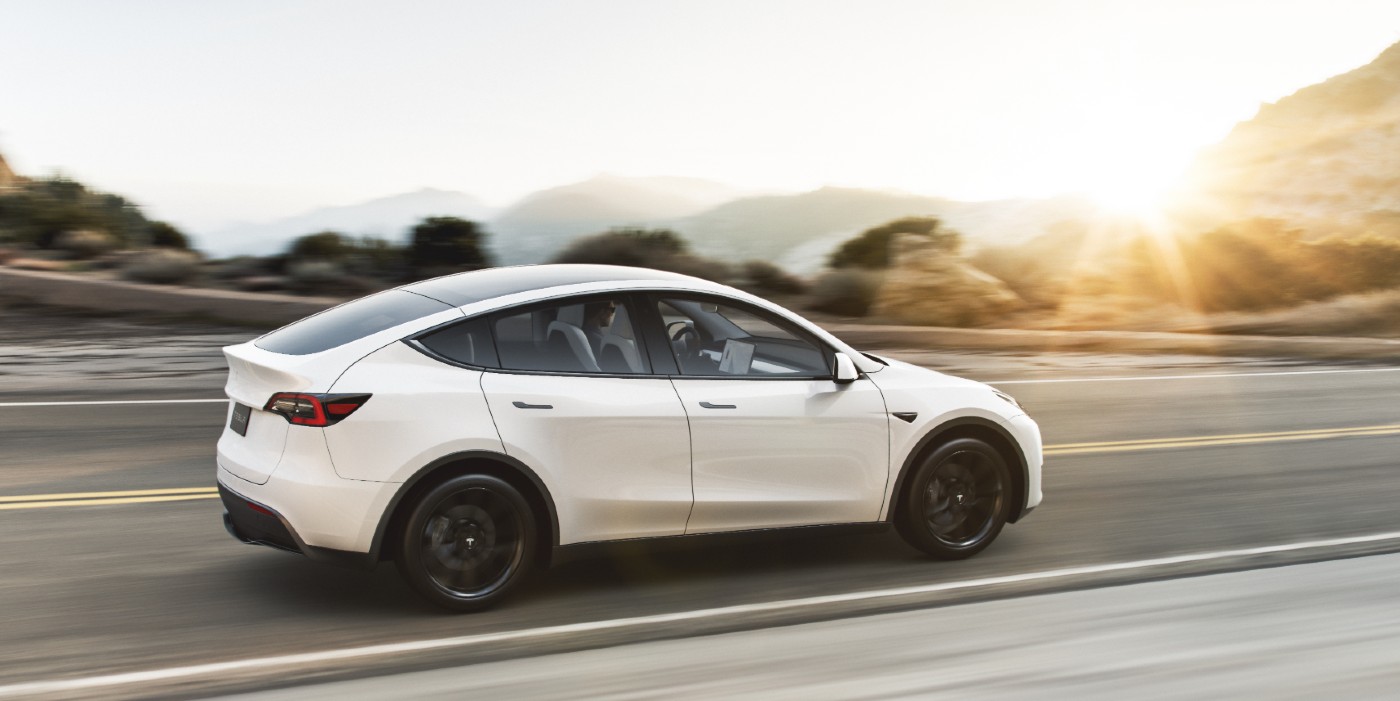 with-ev-battery-prices-dropping-87-in-a-decade-tesla-is-now-making-a-car-that-will-cost-25000