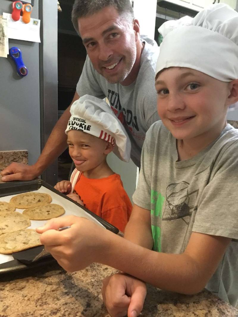 What Started as a Joking Bakeoff Between Dads Led to 15,000 Cookies(01)