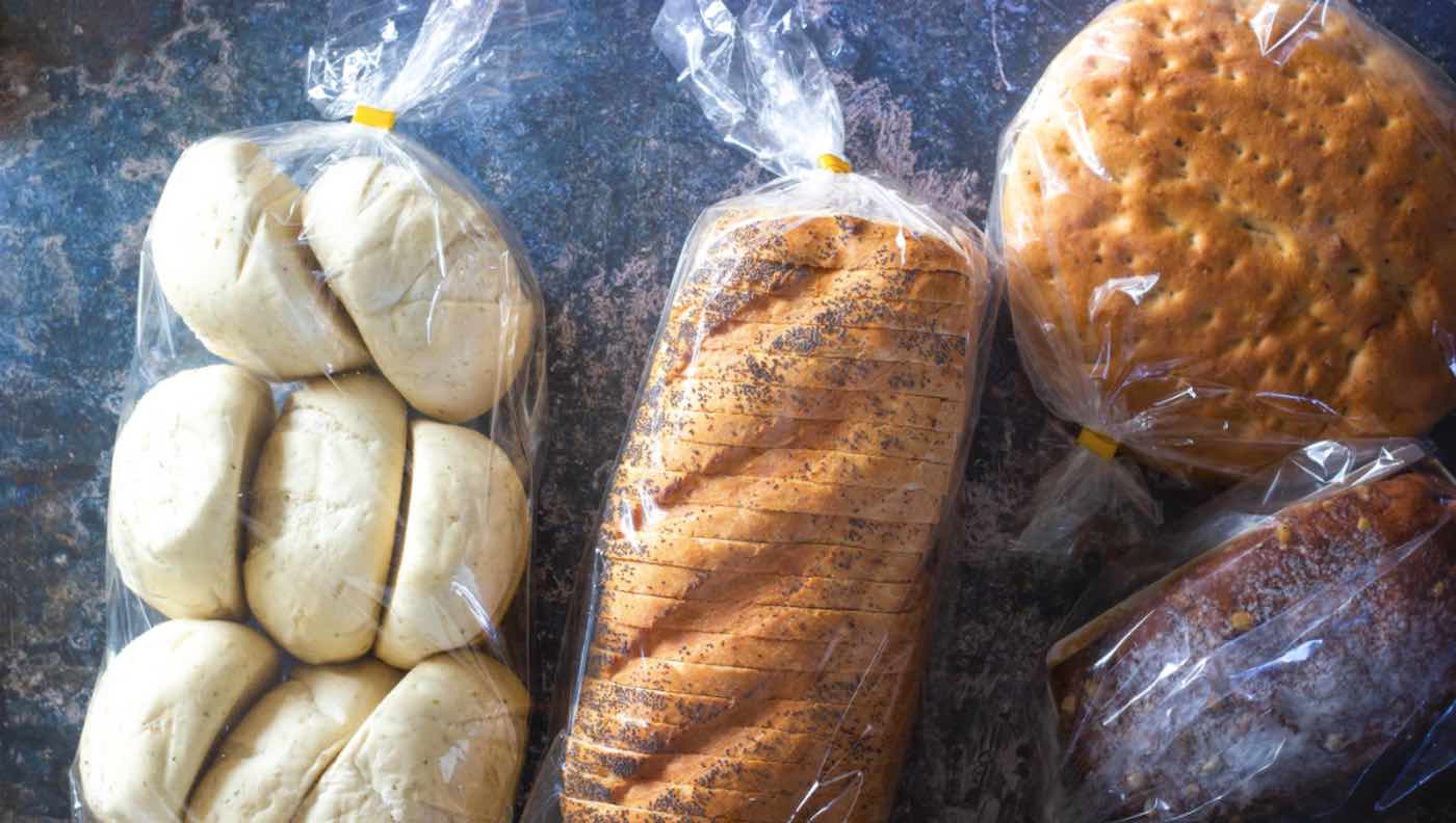 https://www.goodnewsnetwork.org/wp-content/uploads/2021/04/bakery-in-single-use-plastic-bags-pubdomain-Micheile-Henderson.jpg