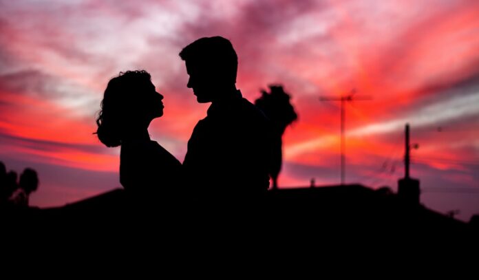 couple valentine love attraction romantic-pubdomain Travis Grossen