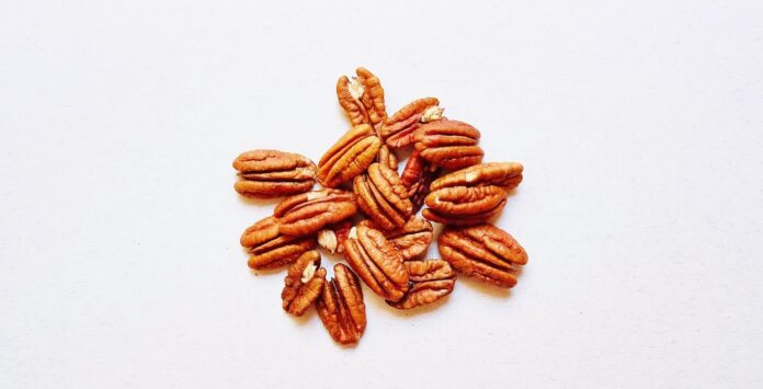 pecan nuts pecans jocelyn-morales-nRsbBhfwDNI-unsplash public domain