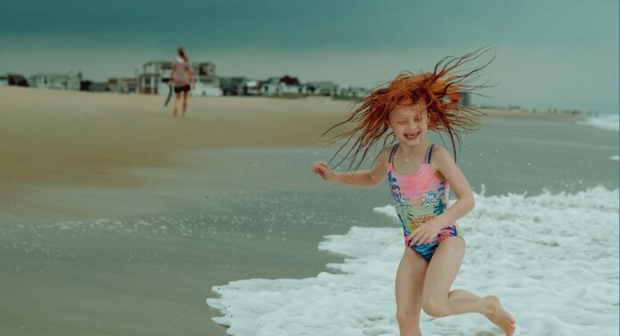 red hair girl wild fun independent beach-pubdomain-Timothy Meinberg