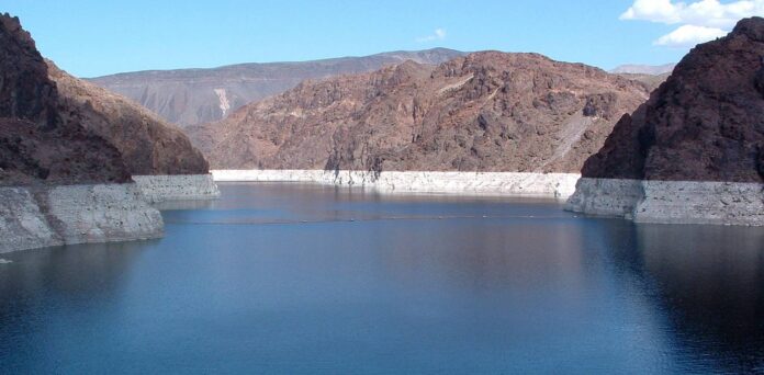 1564px-Lake_Mead_1 cc license wikimedia commons Kjkolb