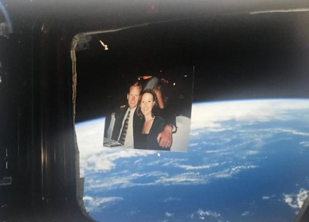 Astronot Membawa Abu dan Foto Korban 9/11 ke Luar Angkasa untuk Memenuhi Mimpi Seumur Hidupnya Mengorbit Untuk NASA