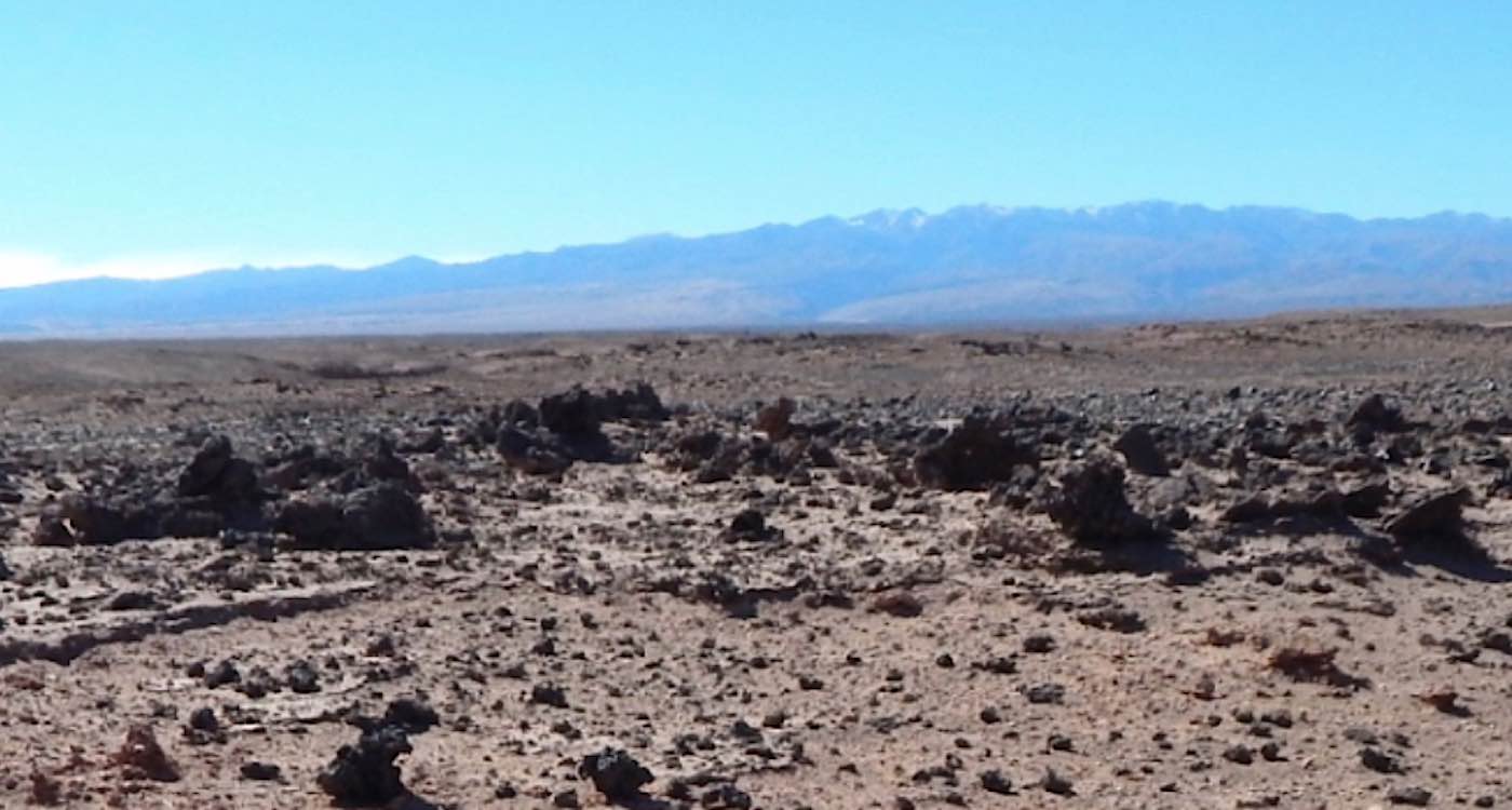 Peneliti Memecahkan Misteri Kaca Hitam yang Tersebar di Gurun Chili – Itu Dibuat oleh Komet yang Meledak