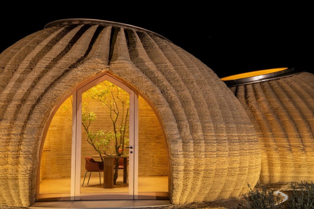 skjule Vælg Officer World's First 3D-Printed House Made Of Local Raw Earth – And it Closes the  Roof With a Dome