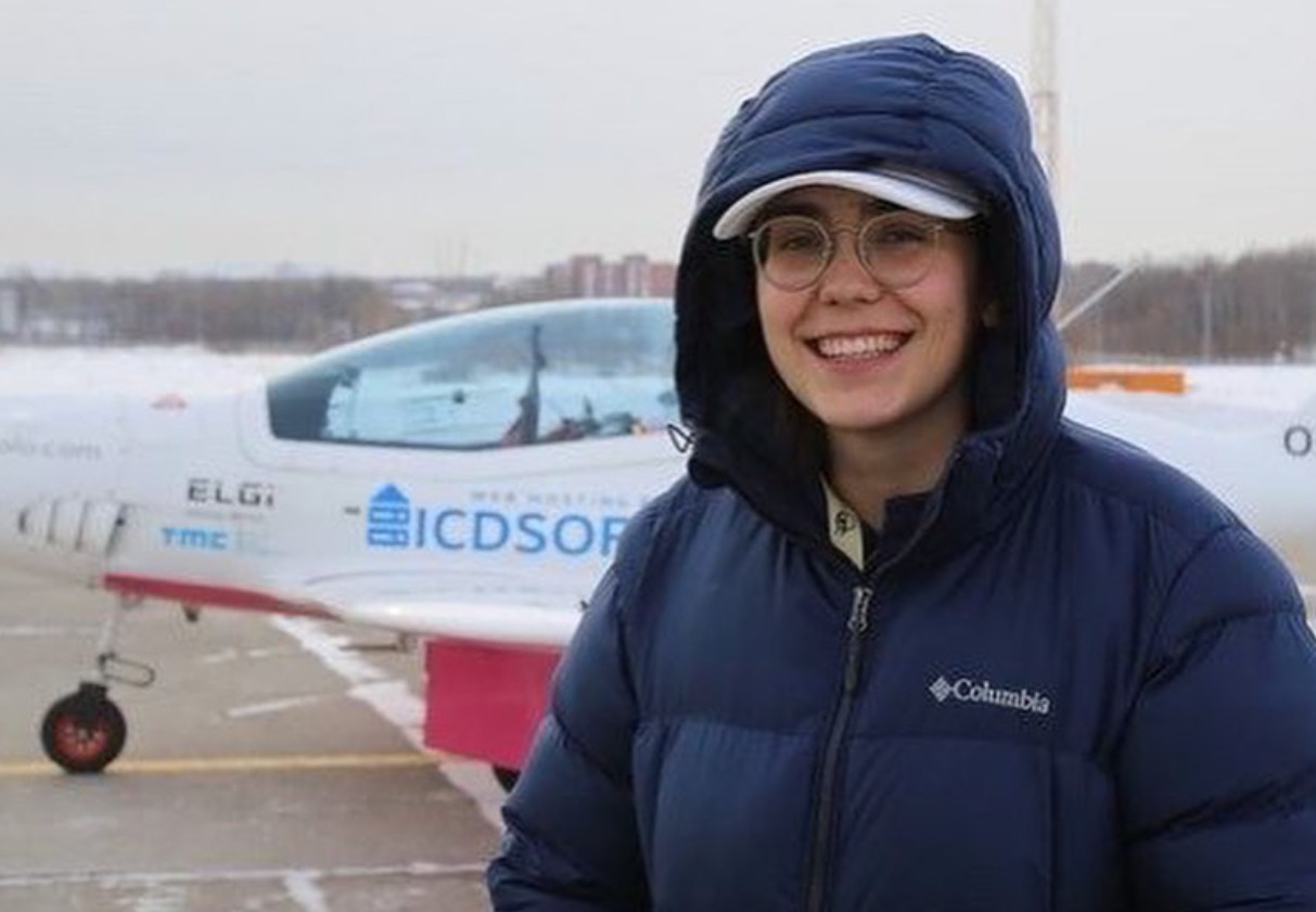 19 Tahun Baru Pecahkan Rekor Wanita Termuda yang Terbang Solo Keliling Dunia