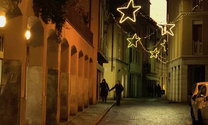 Couple on Italy street night Siena Christmas stars-copyright-GWC