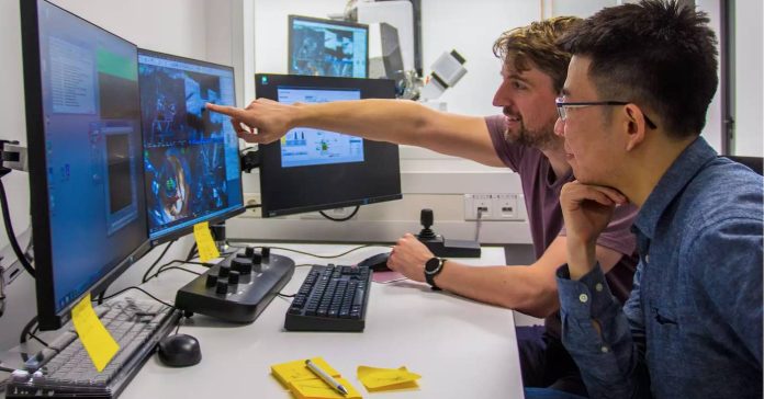 Scientists Zhexin Wang and Dr. Michael Grange at the Cryo-ET microscope-MPI of Molecular Physiology-released