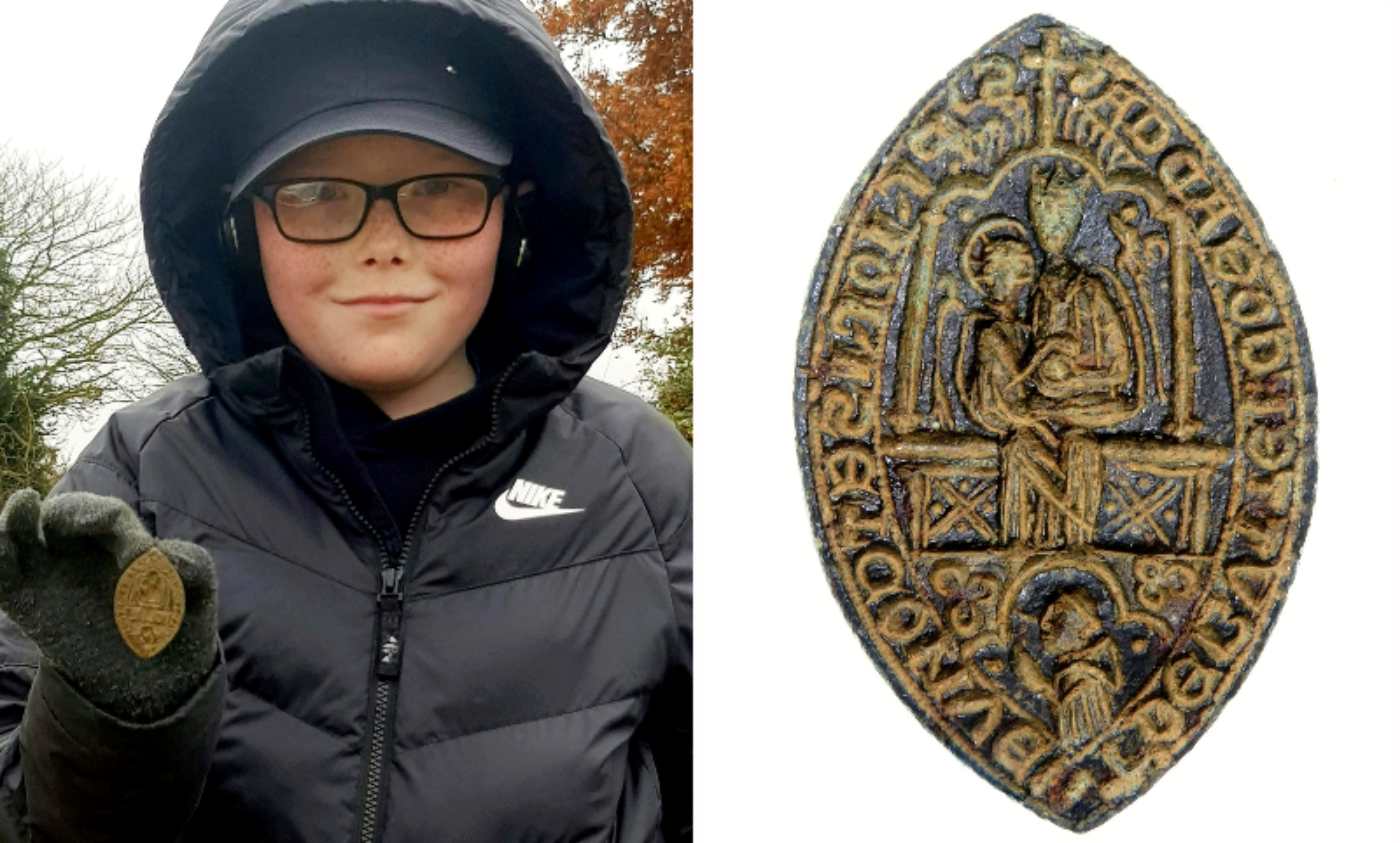 Bocah 10 Tahun Menemukan Segel Biarawan Abad Pertengahan Dalam Beberapa Menit Setelah Menggunakan Metal Detector dan Mendapat ,000 Untuk itu
