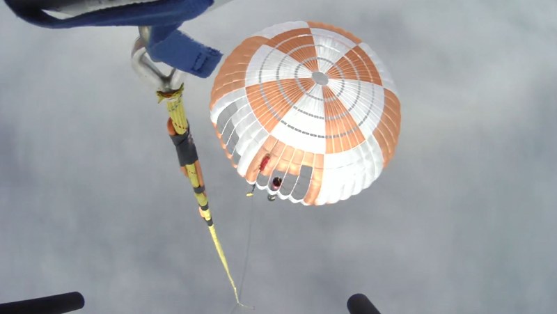 Perusahaan Antariksa Berhasil Menangkap Roket Terikat Bumi dengan Helikopter di ‘Supersonic Ballet’
