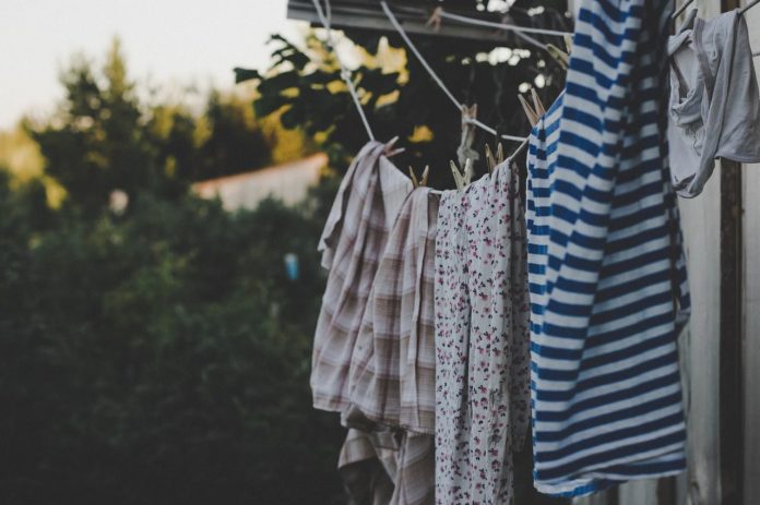 clothes line saving energy - unsplash