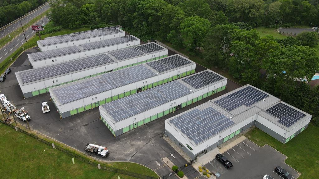 Solar Company Mendapat Ide Cemerlang untuk Mencakup Fasilitas Penyimpanan di Panel Surya—Memberikan Daya ke 1.400 Rumah