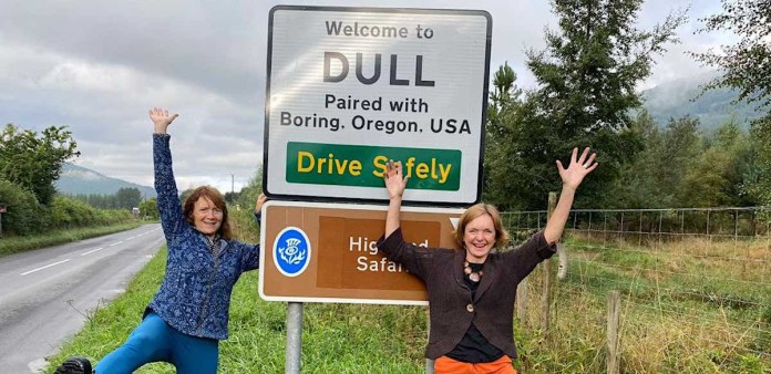 towns called Dull and Boring sign-swns