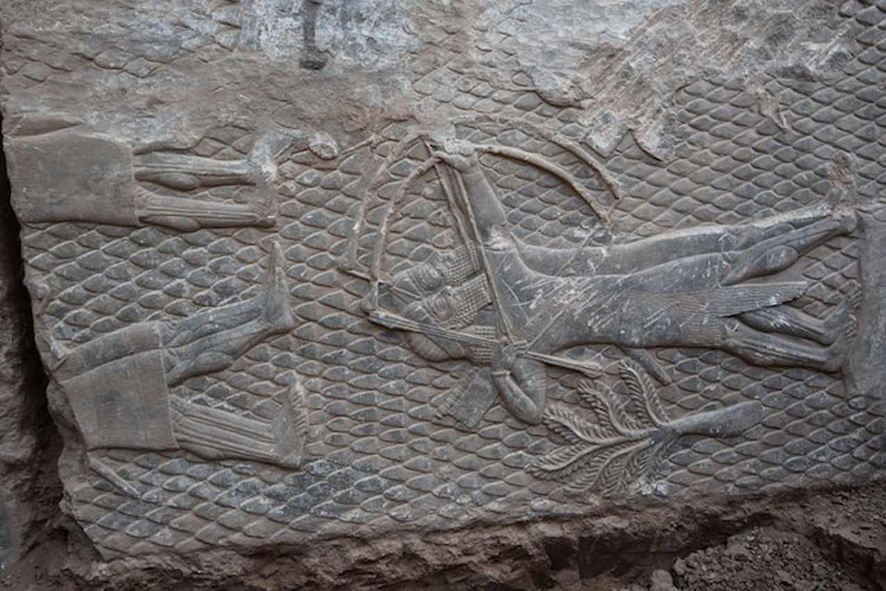 Karya Seni Kuno Menakjubkan Ditemukan di Situs yang Dijarah ISIS –Rencana Perang Asyur Tidak Terlihat Selama 2.600 Tahun