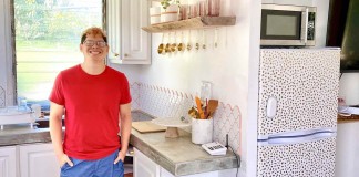 Woman builds small cottage for brother with autism
