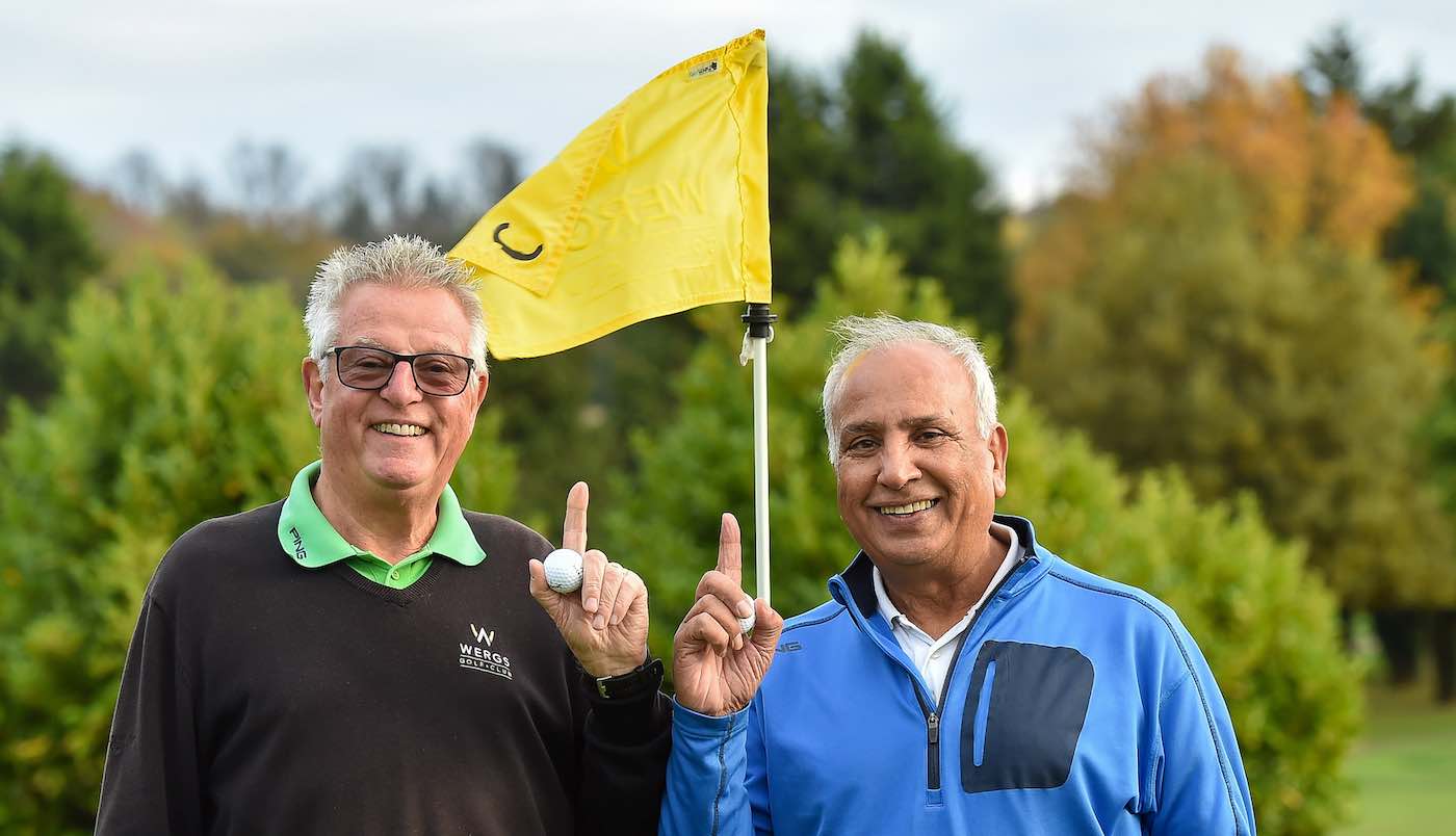 Golf Buddies Membuat Hole-in-One Berturut-turut di Tee-Shot yang Sama – Mengalahkan 17 Juta lawan 1 Odds