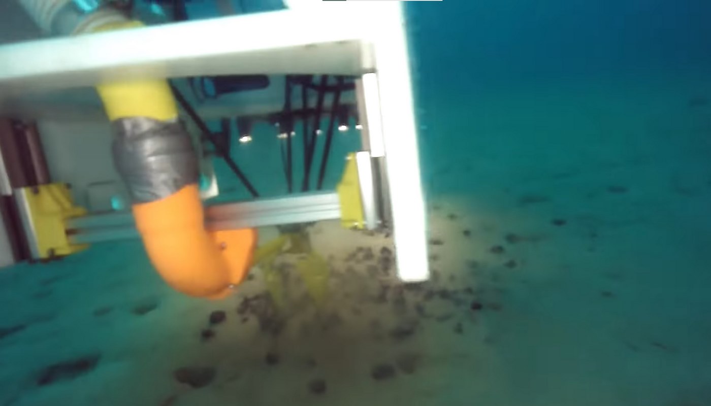 Robot Melayang Pertama di Dunia Yang Mengumpulkan Mineral Langka Dari Dasar Laut Memungkinkan Industri Mengeruk Parit