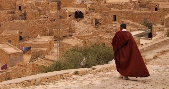 Tunesia Arab overlooks desert town-copyright Andy Corbley