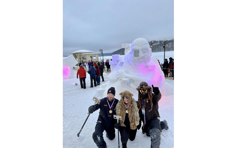Tim Pemahat Salju dari Minnesota Meraih Hadiah Pertama Atas Seniman Dari Jerman, Finlandia di Kejuaraan Dunia–LIHAT
