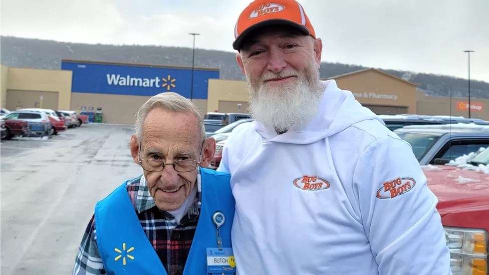 Video Viral Mengumpulkan 0.000 Untuk Karyawan Walmart 82 Tahun yang Mengizinkannya Pensiun
