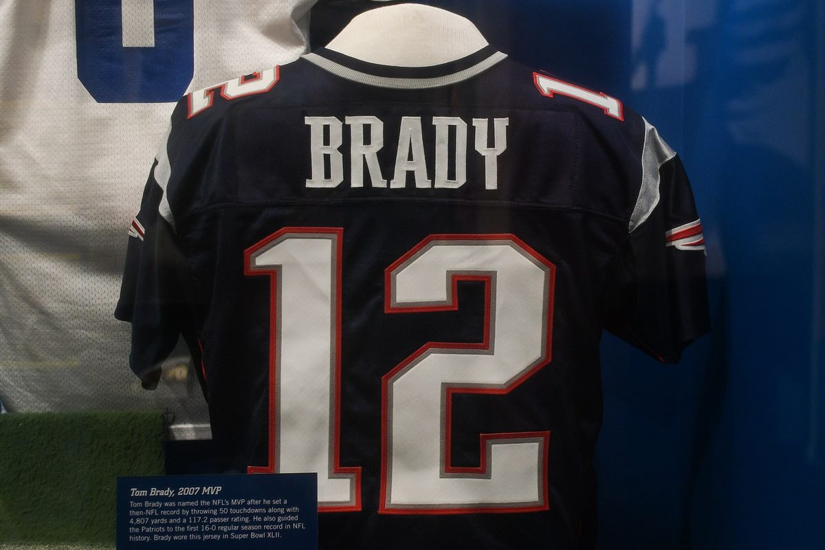 Pemilik New England Patriots Ingin Menandatangani Kontrak Tom Brady yang Baru Pensiun