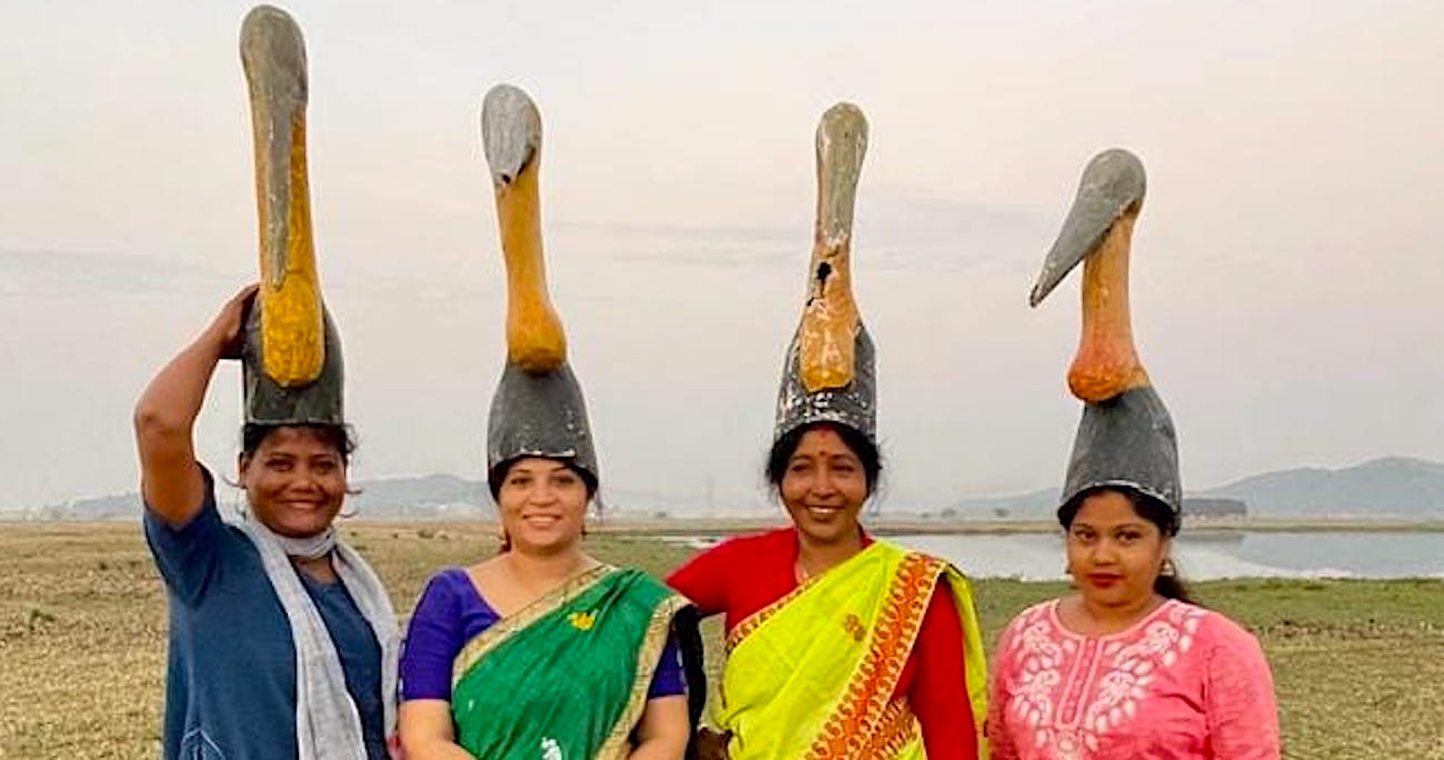 Pasukan 10.000 Wanita Menyelamatkan Bangau Terlangka India – Sambil Saling Memberi Identitas Baru