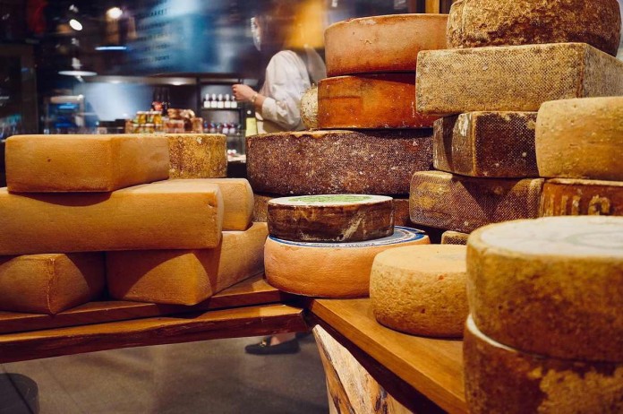 Cheese Azzedine Rouichi - Unsplash